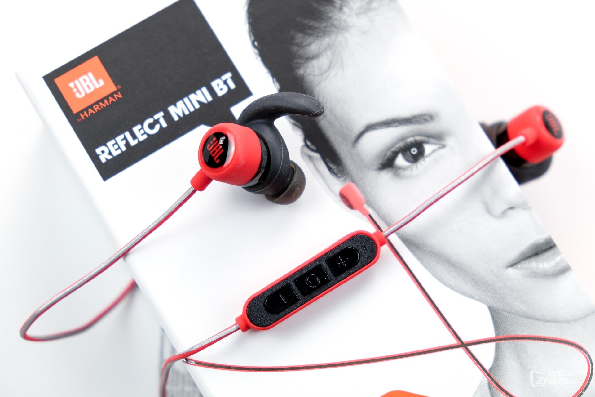 给运动添上一副音乐好耳机 JBL Reflect Mini BT 运动蓝蓝牙耳机测评